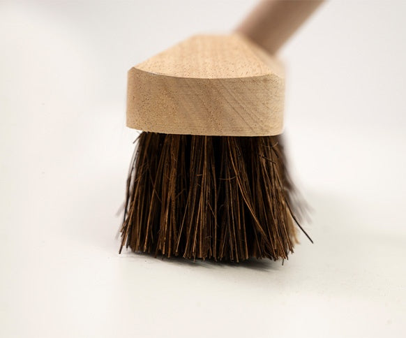 Edge Bassine Deck Scrub With Wooden Handle