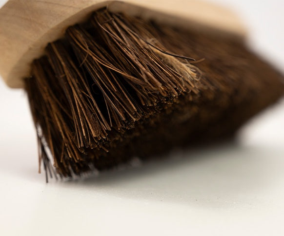 Edge Bassine Deck Scrub With Wooden Handle