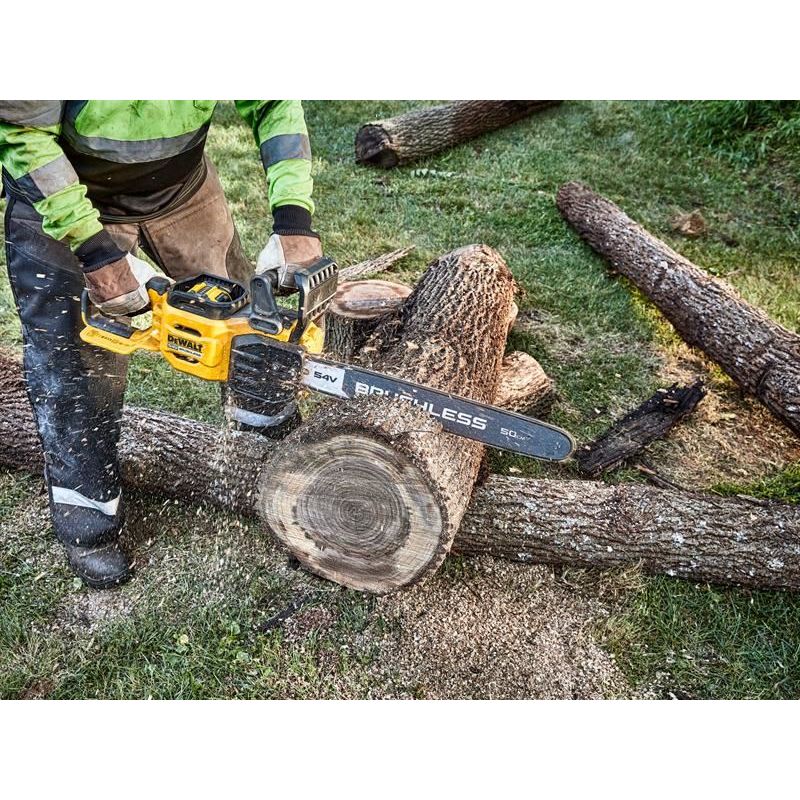 Dewalt Power Tools DCMCS575X XR FlexVolt Chainsaw 50cm Bar 54V 1 x 3.0Ah Li-ion DeWALT Power Tools - RockBottom Northampton