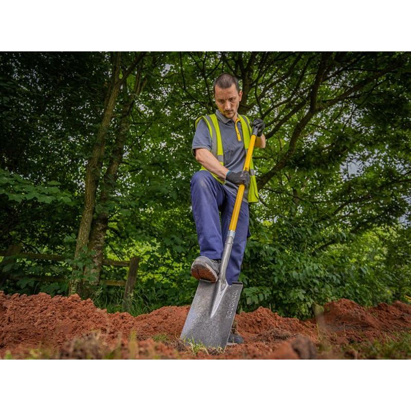 Roughneck Digging Spade, Long Handle Roughneck - RockBottom Nothampton