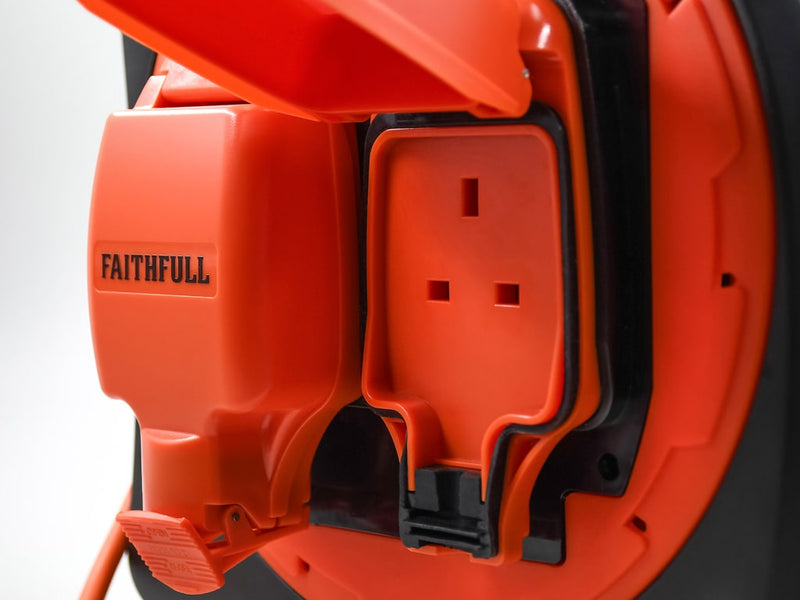 Outdoor Cable Reel IP54 230V 18M 13A