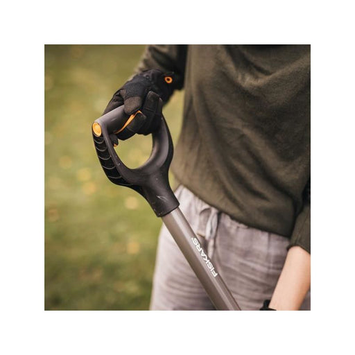 Fiskars Ergonomic™ Rounded Spade Fiskars - RockBottom Northampton