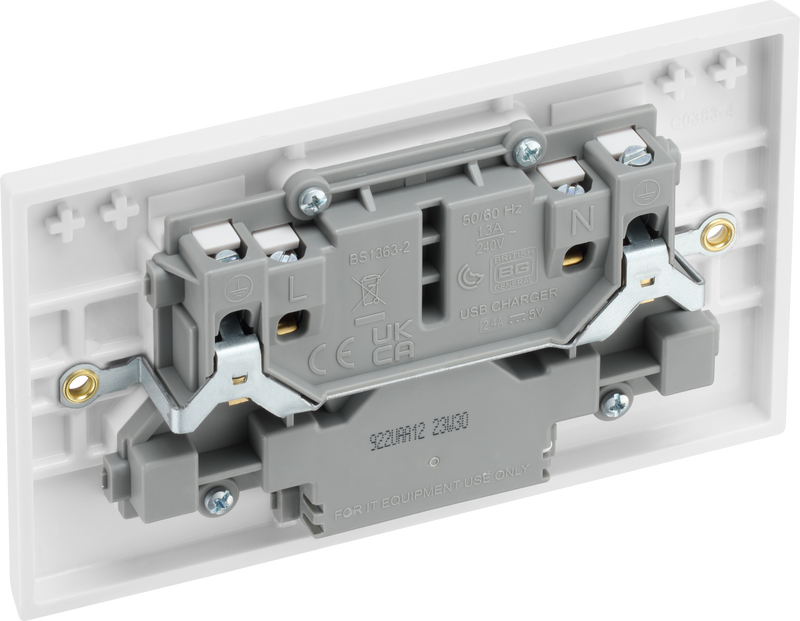 BG Electrical 900 Series - Double switched single pole, with 2 x USB A (12W)