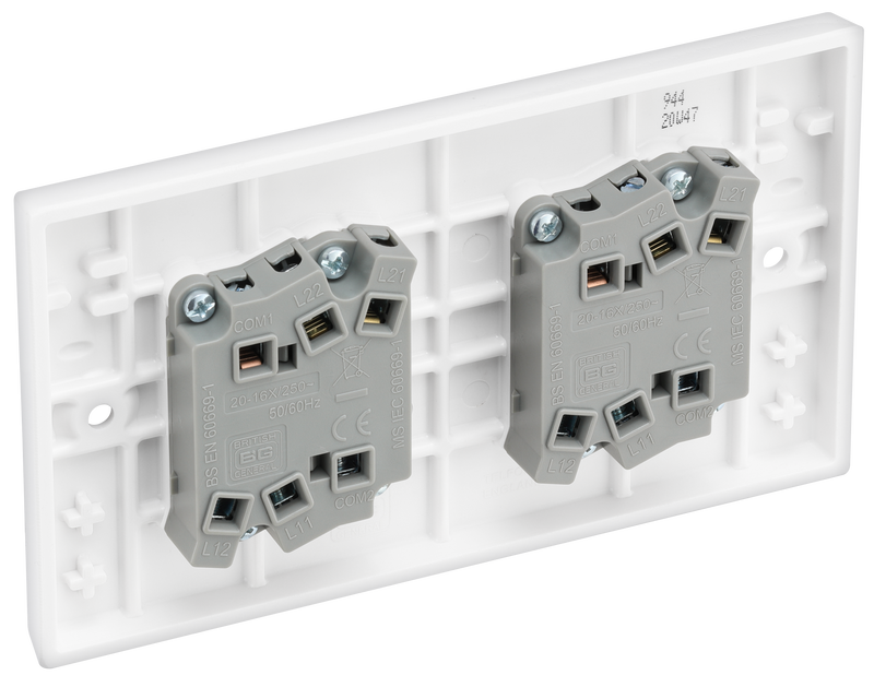 BG Electrical 900 Series - Quadruple, 2 way switch