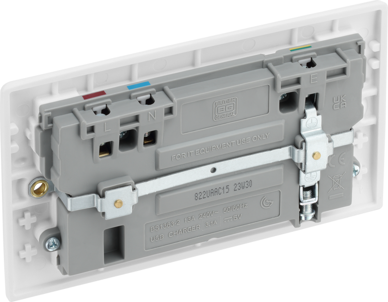 BG Electrical 800 Series - Double switched single pole, with 2 x USB A + 1 x USB C (15W)