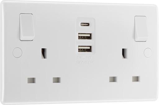 BG Electrical 800 Series - Double switched single pole, with 2 x USB A + 1 x USB C (15W)