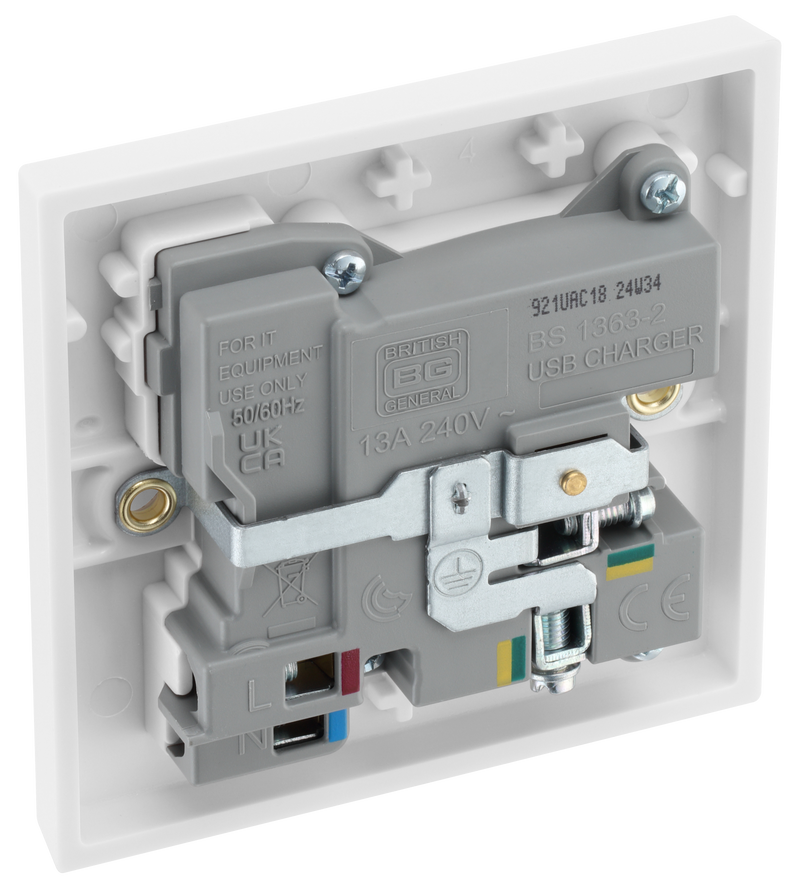 BG Electrical 900 Series - Single, switched, single pole, with 1 x USB A + 1 x USB C