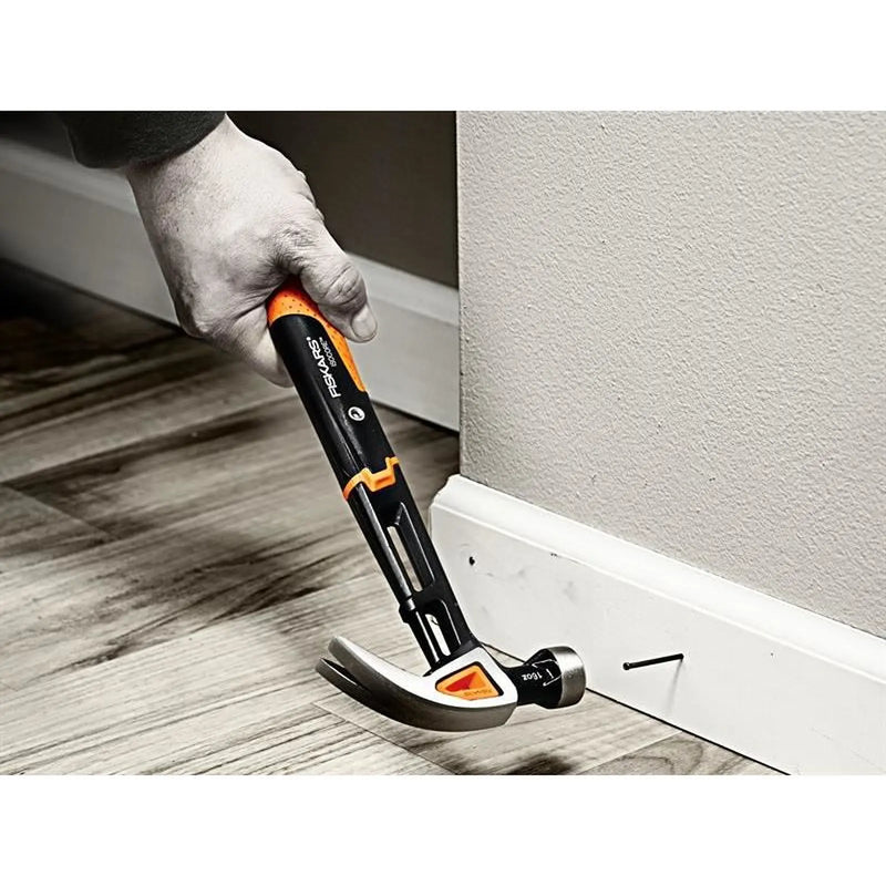 Fiskars IsoCore Curved Finishing Hammer 450g (16oz)