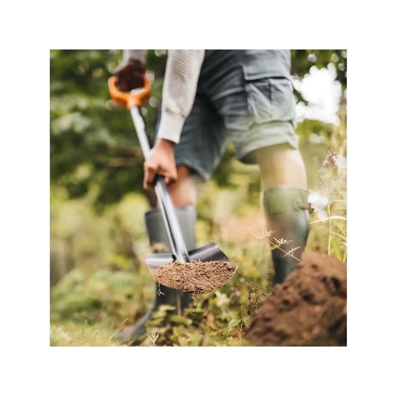 Fiskars Solid™ Metal Pointed Spade