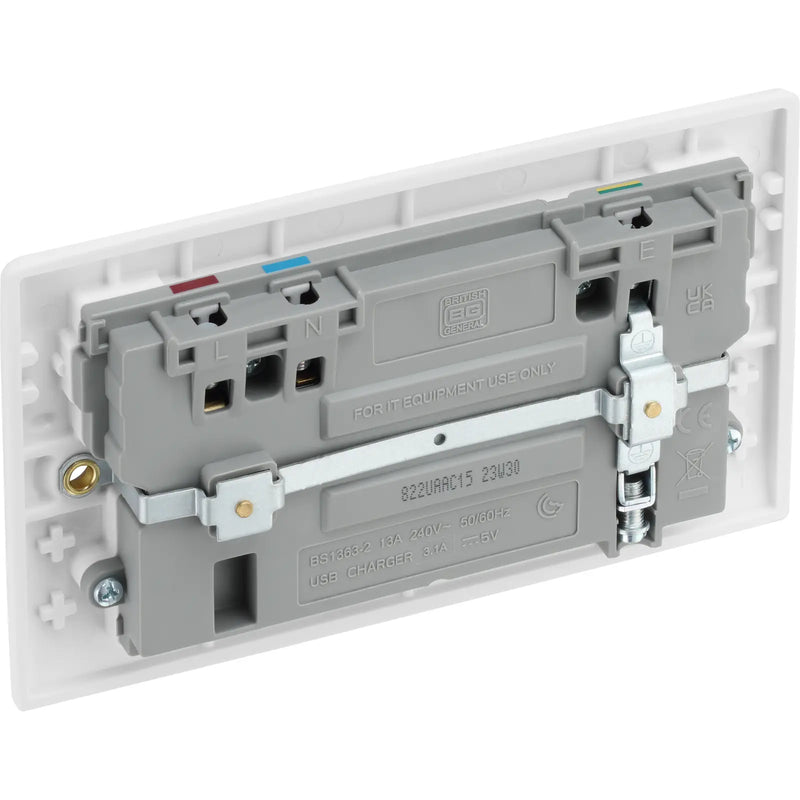 BG Electrical 800 Series - Double switched single pole, with 2 x USB A + 1 x USB C (15W)