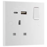 BG Electrical 900 Series - Single, switched, single pole, with 1 x USB A + 1 x USB C