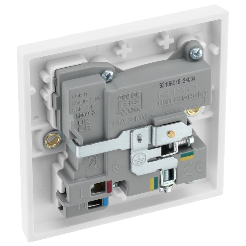 BG Electrical 900 Series - Single, switched, single pole, with 1 x USB A + 1 x USB C