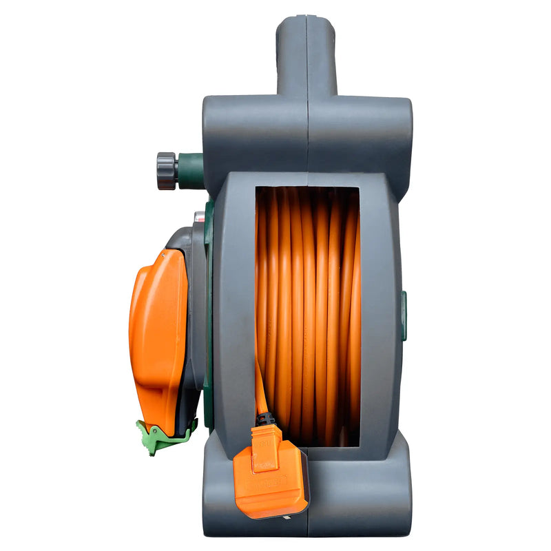 Masterplug Outdoor - Weatherproof, 20m, 2 Sockets, 13A, Green