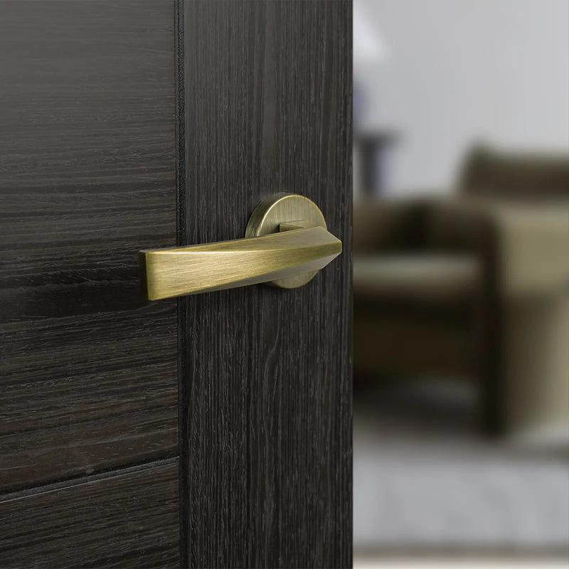 Atlantic Forme Crystal Lever Door Handle on Minimal Round Rose