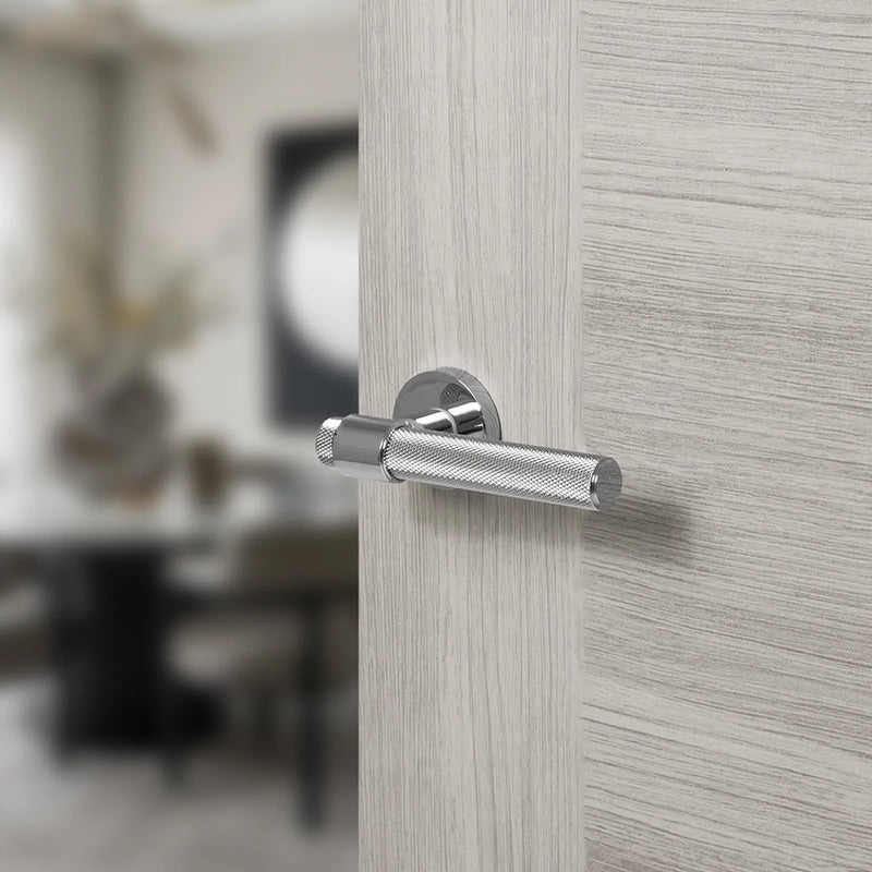 Atlantic Senza Pari Andretta Knurled Lever Door Handle on Minimal Round Rose