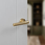 Atlantic Senza Pari Andretta Knurled Lever Door Handle on Minimal Round Rose