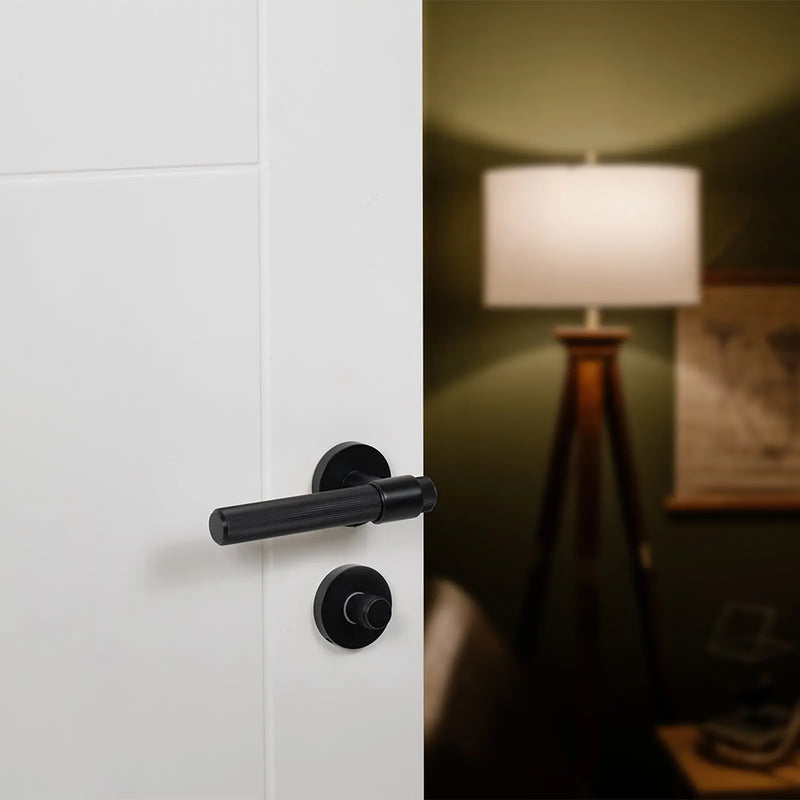 Atlantic Senza Pari Linear WC Turn and Release on Minimal Round Rose