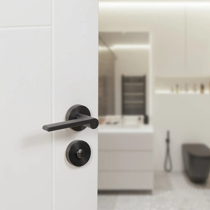 Atlantic Senza Pari WC Turn and Release on Minimal Round Rose