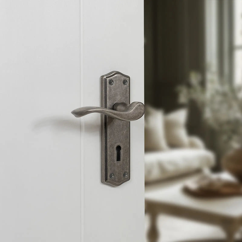 Atlantic Old English Warwick WC Lever Door Handle on Backplate