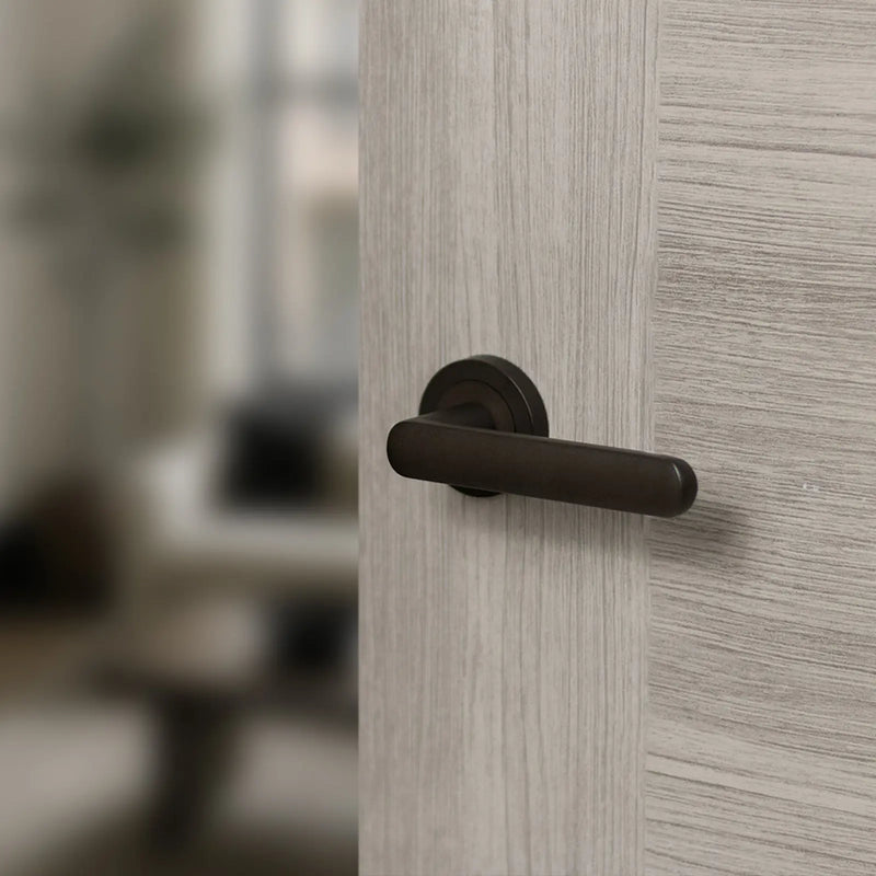 Atlantic STATUS Carolina Lever Door Handle on Round Rose