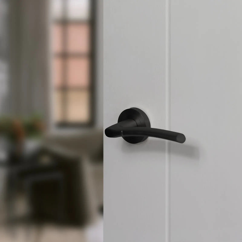 Atlantic STATUS Indiana Lever Door Handle on Round Rose