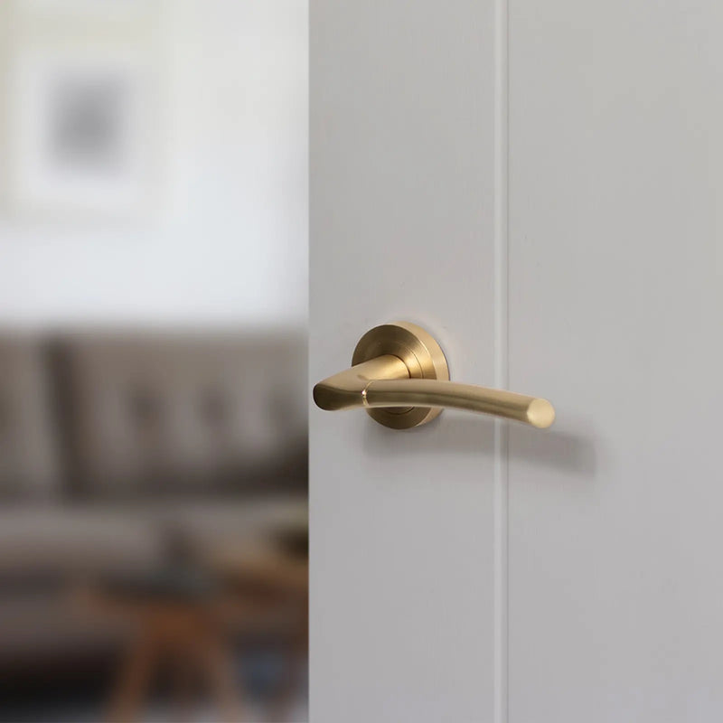 Atlantic STATUS Indiana Lever Door Handle on Round Rose