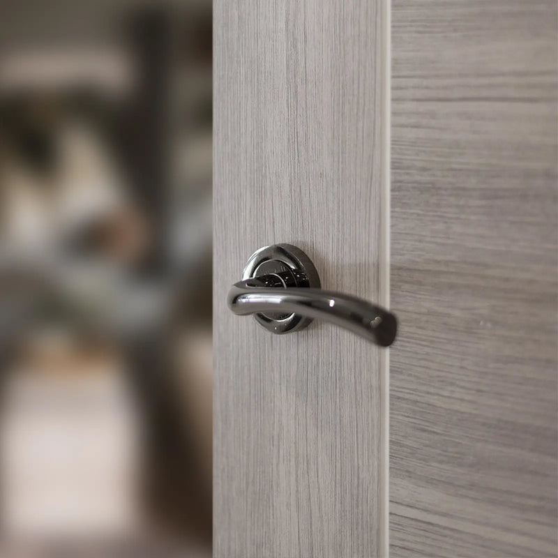 Atlantic STATUS Texas Lever Door Handle on Round Rose