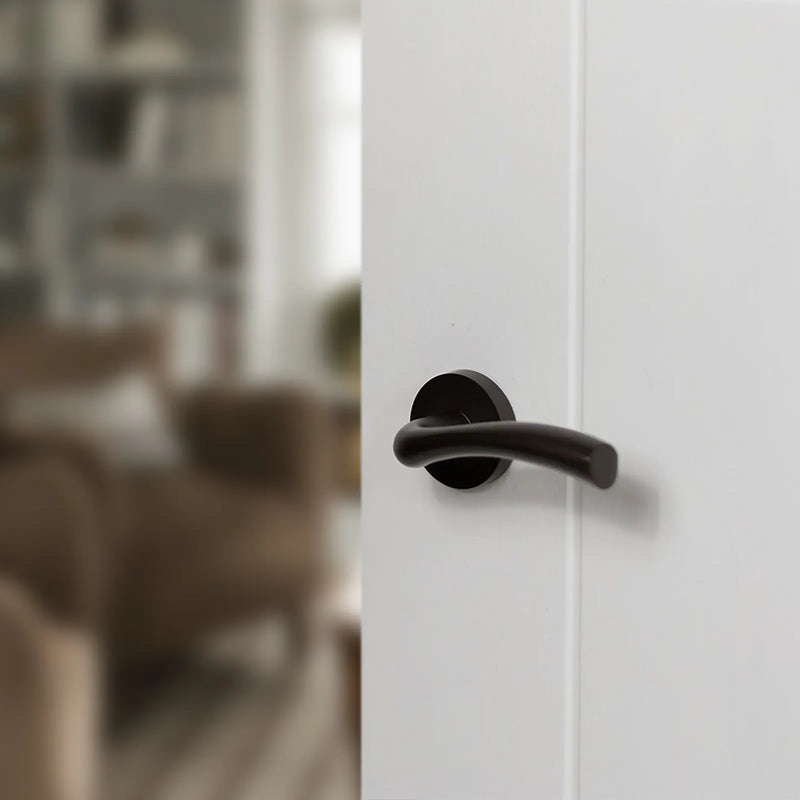 Atlantic STATUS Texas Lever Door Handle on Round Rose