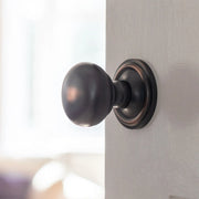 Atlantic Old English Harrogate Door Knob Pack (Lock Set - 3" Latch & Deadlock, 4" Slim Knuckle Hinges x2)