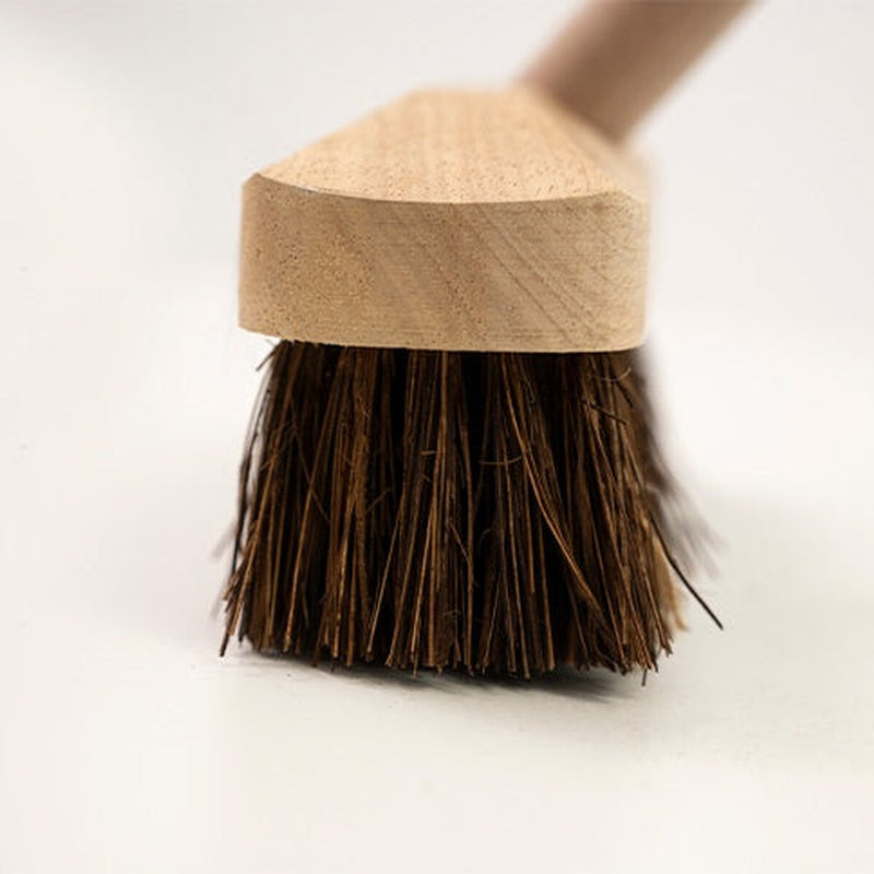 Edge Bassine Deck Scrub With Wooden Handle